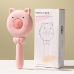 かわいい子豚デザイン エアクッションブラシ ワンタッチで抜け毛除去 - 画像 (4)