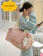 くまチャーム付きボストンバッグ かわいい女子向け 大容量 軽量 シューズ収納付き 通学 旅行 - 画像 (11)