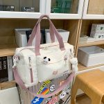 くまチャーム付きボストンバッグ かわいい女子向け 大容量 軽量 シューズ収納付き 通学 旅行 - 画像 (9)